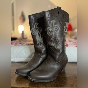 Women’s Canyon Trails Brown Round Toe Cowboy Boots: 10